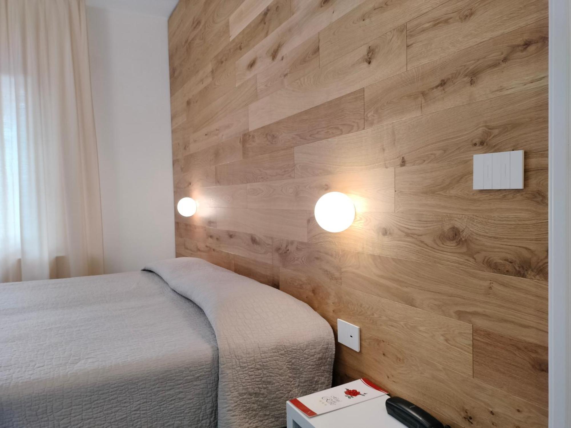 Hotel Delle Rose Сан Бартоломео ал Маре Екстериор снимка