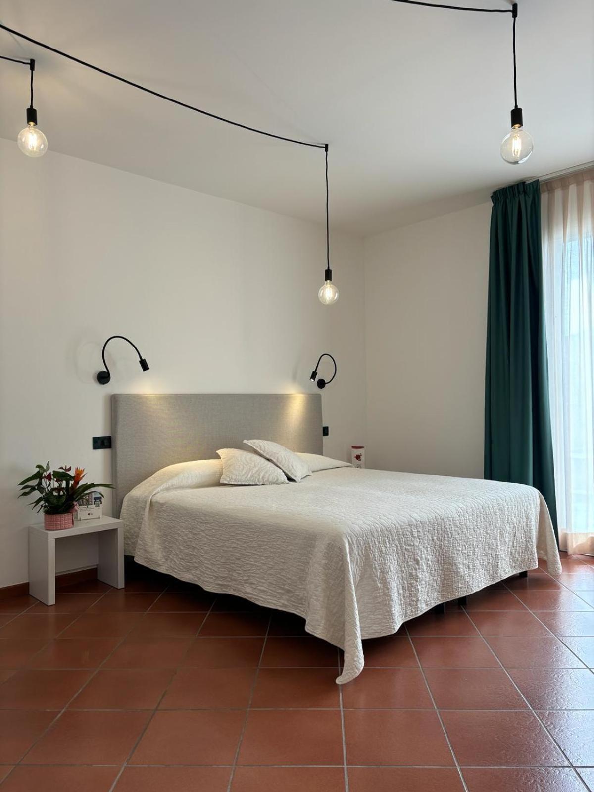 Hotel Delle Rose Сан Бартоломео ал Маре Екстериор снимка