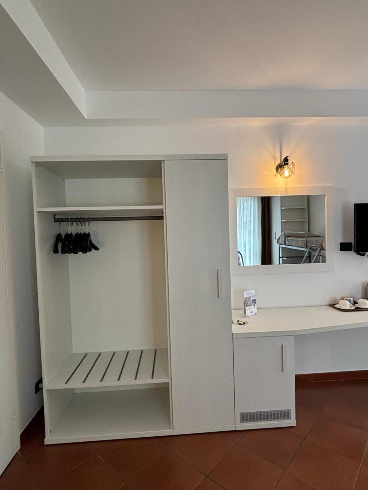Hotel Delle Rose Сан Бартоломео ал Маре Екстериор снимка