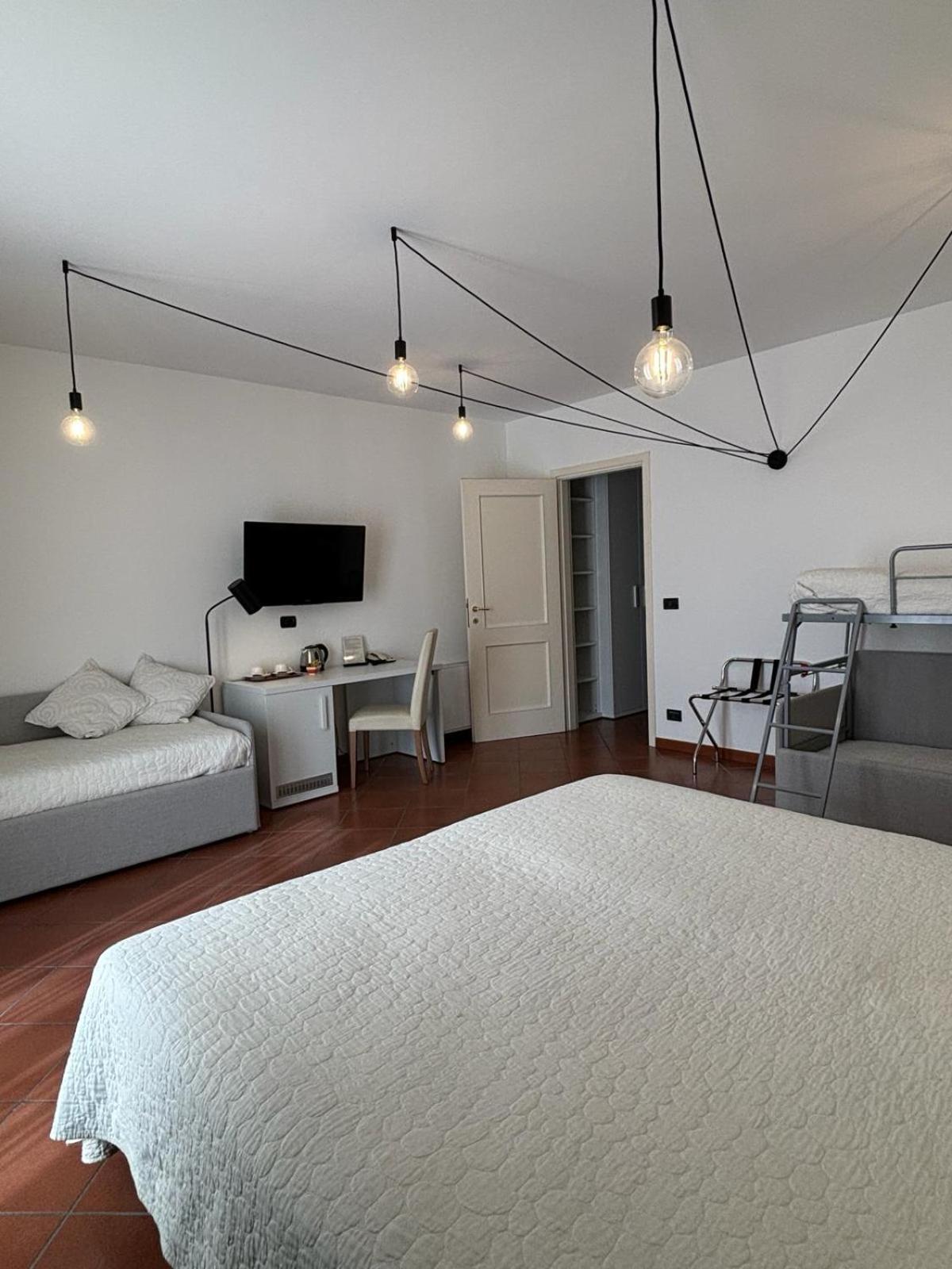 Hotel Delle Rose Сан Бартоломео ал Маре Екстериор снимка