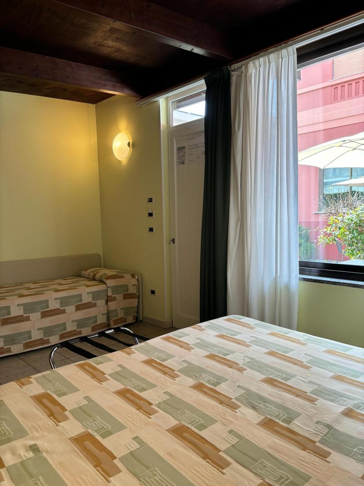 Hotel Delle Rose Сан Бартоломео ал Маре Екстериор снимка