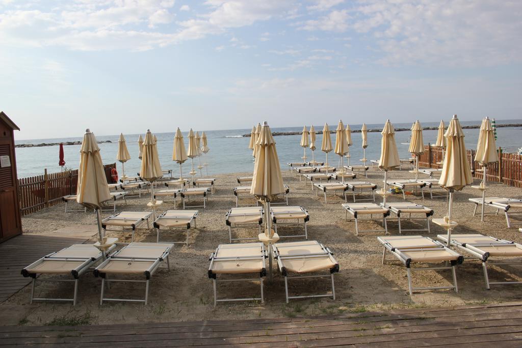 Hotel Delle Rose Сан Бартоломео ал Маре Екстериор снимка