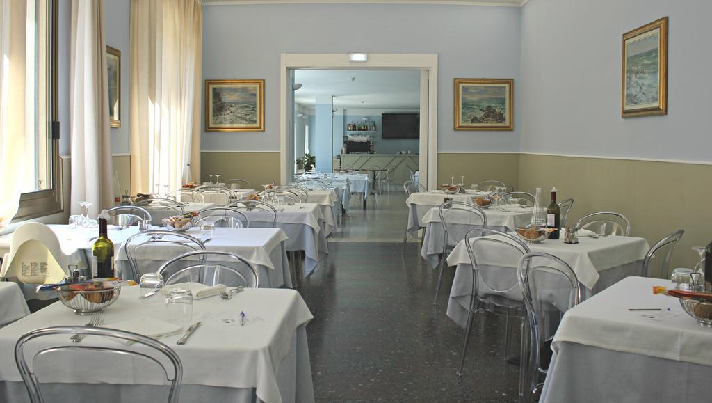 Hotel Delle Rose Сан Бартоломео ал Маре Екстериор снимка