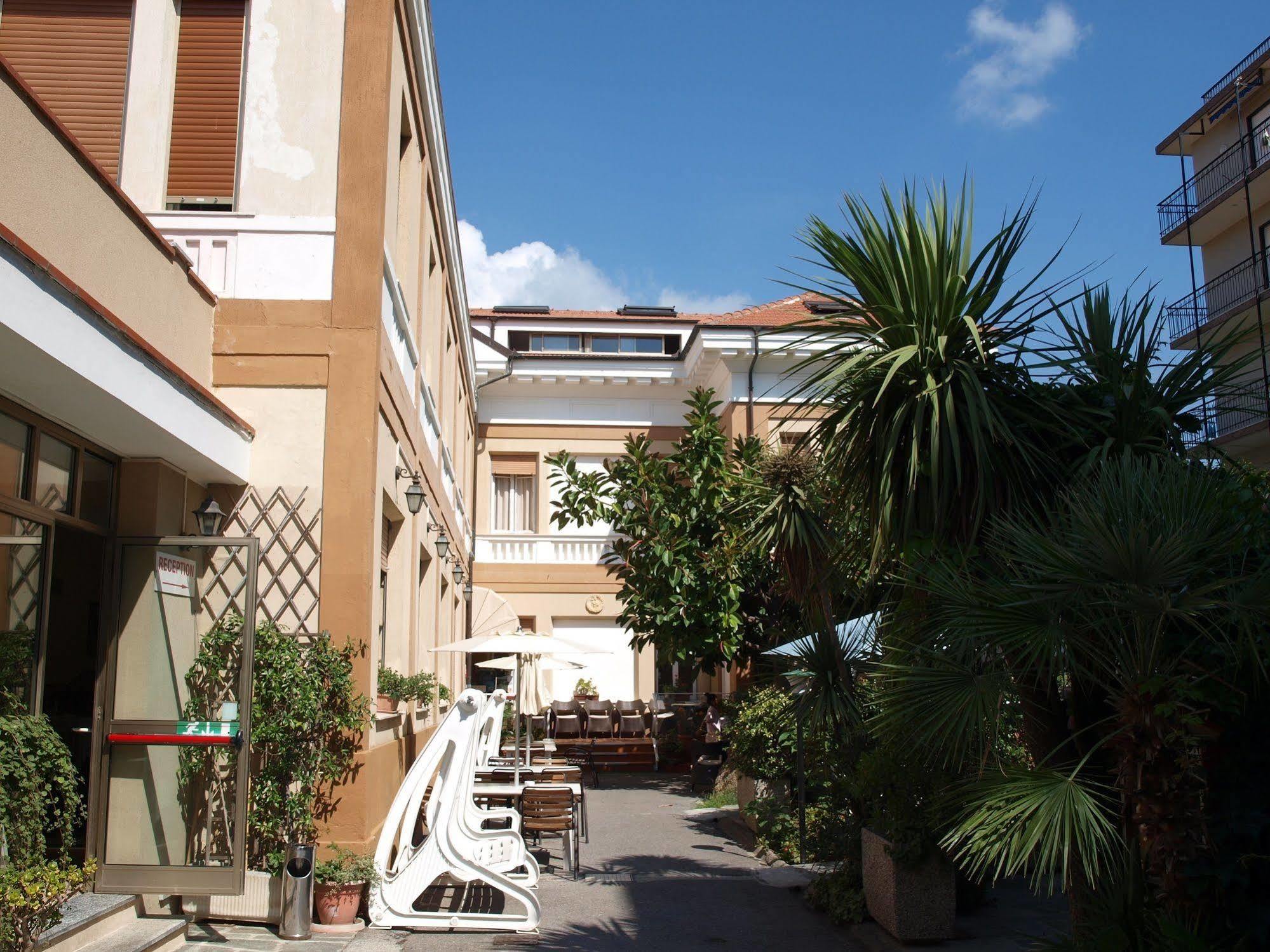 Hotel Delle Rose Сан Бартоломео ал Маре Екстериор снимка