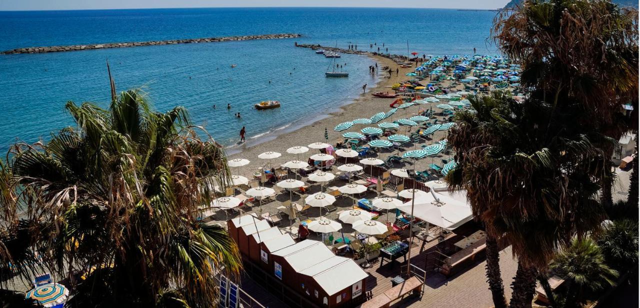 Hotel Delle Rose Сан Бартоломео ал Маре Екстериор снимка